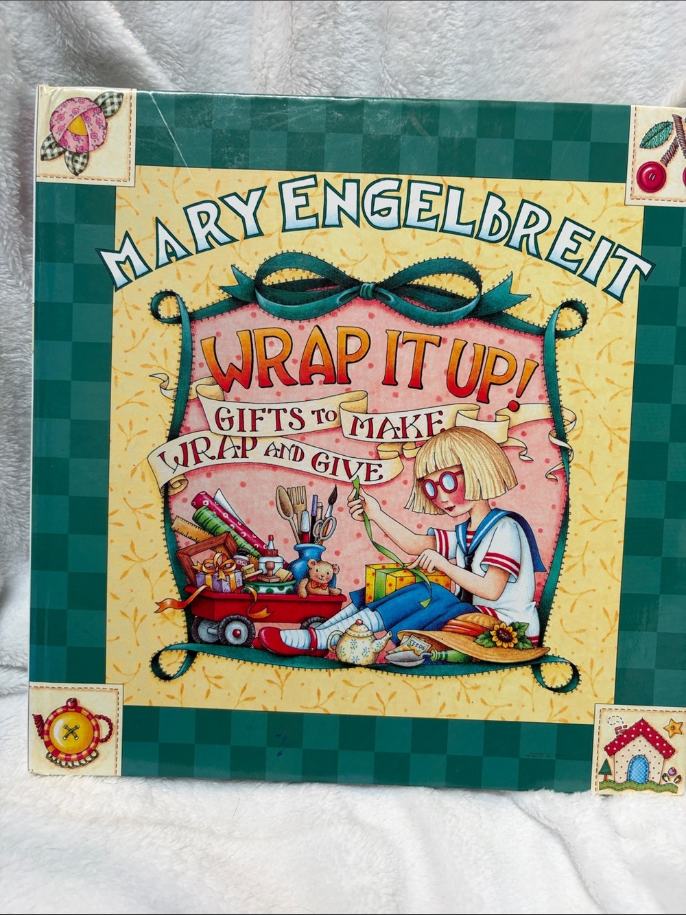 Mary Engelbreit Wrap It Up! Gifts to Make Wrap and Give book